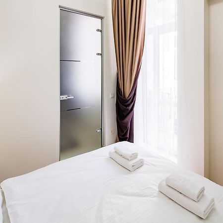 Leogrand Deluxe Apartments On Doroshenka 17 Lviv Extérieur photo